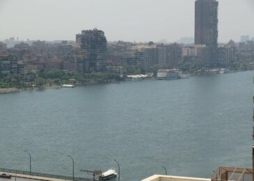 شقة للبيع على النيل 370م شارع النيل السياحة بموقع متميز وبرج فخم