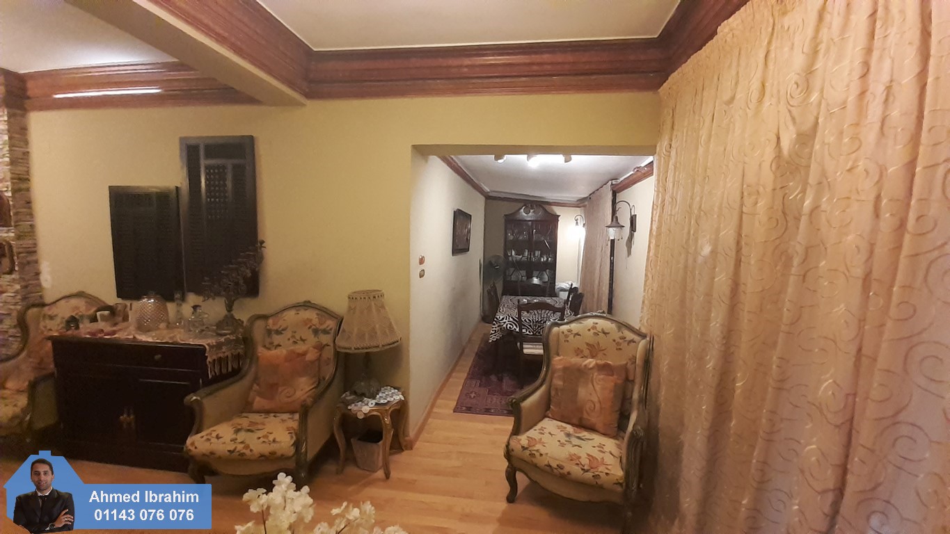 شقة مفروشة للبيع فى الدقى 155م شارع متفرع من التحرير عمارة عائلية وهادئة